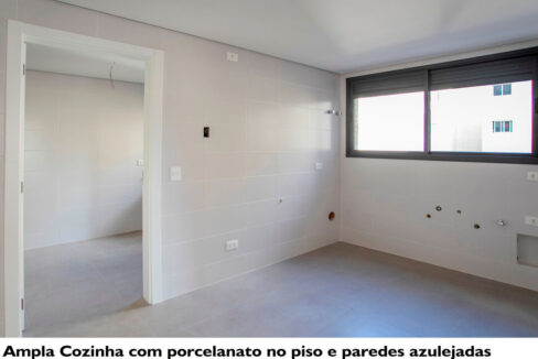 cozinha-com-porcelanato-no-piso-e-paredes-azulejadas-legendado